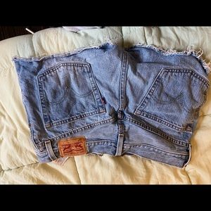 levi’s mid rise denim shorts